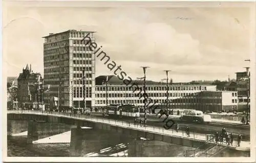 Frankfurt - Friedensbrücke und AEG-Hochhaus - Foto-AK - Verlag Peter Nagel Frankfurt gel. 1952