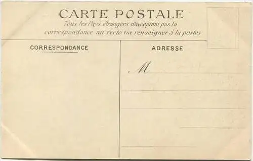 Sevres - Manufacture - Un four en cuisson