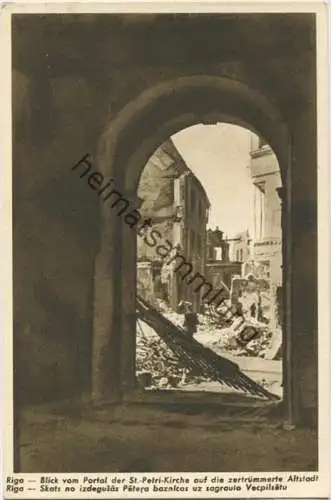 Riga - Blick vom Portal der St. Petri-Kirche auf die zertrümmerte Altstadt - Skats no izdegusas Petera baznicas uz sagra