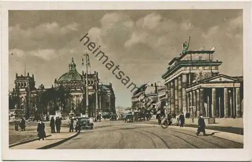 Berlin-Mitte - Brandenburger Tor und Reichstagsgebäude