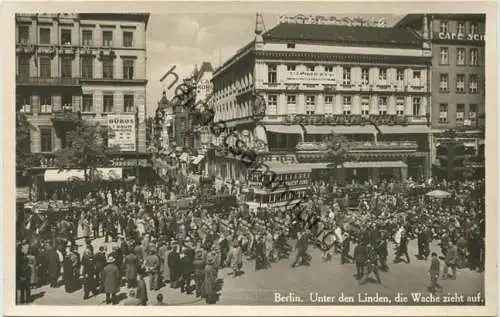 Berlin - Unter den Linden die Wache zieht auf - Foto-AK 30er Jahre