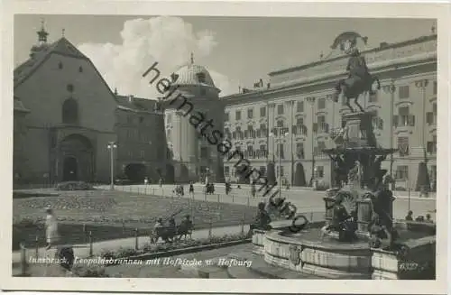 Innsbruck - Leopoldsbrunnen mit Hofkirche und Hofburg - Foto-AK 30er Jahre - Tiroler Kunstverlag Innsbruck