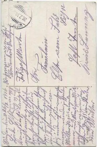 Ran an den Feind - Frau in Uniform mit Gewehr