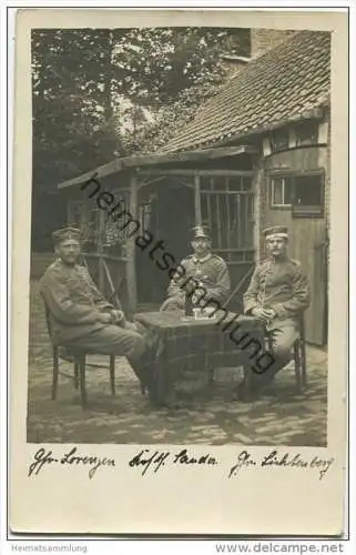 Soldaten in Uniform - Foto-AK - Feldpost