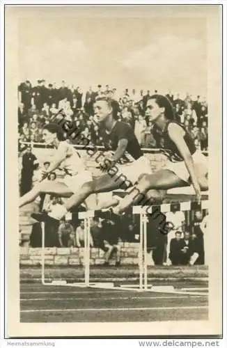 Ostberlin - Tschudina (UdSSR) holte sich im Hürden-Lauf den Titel ca. 1951 - Foto-AK