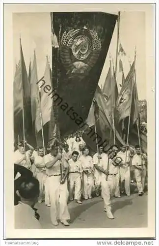 Ostberlin - Delegierte des ruhmreichen Komsomol im Walter-Ulbricht-Stadion (1951) - Foto-AK