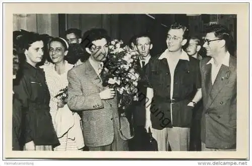 Ostberlin - Präsident des WBDJ Enrico Berlinguer zum Festival in Berlin eingetroffen (1951) - Foto-AK