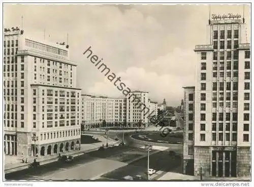 Berlin-Mitte - Stalinallee - Hochhäuser am Strausberger Platz - Foto-AK Grossformat