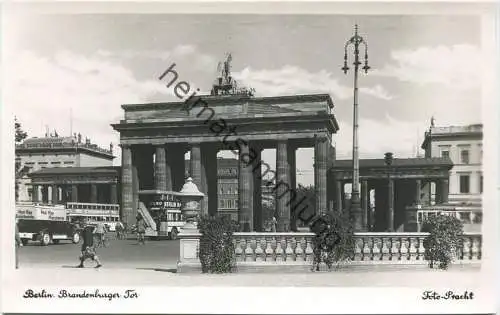 Berlin-Mitte - Brandenburger Tor - Foto-AK Handabzug - Verlag Rudolf Pracht Berlin