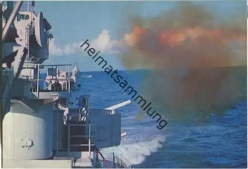 Deutsche Bundeswehr - Zerstörer beim Scharfschießen