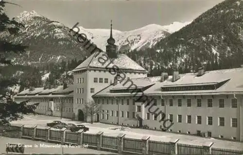 Mittenwald - Jäger-Kaserne mit Karwendel - Foto-AK - Verlag Bücheler Garmisch-Partenkirchen gel. 1957