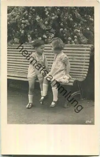 Kinder auf einer Parkbank - Foto-Ansichtskarte