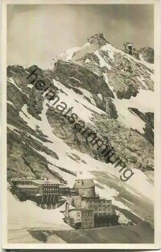 Bayrische Zugspitzbahn - Hotel Schneefernerhaus mit Blick auf die Gipfelstation am Münchner Haus - Foto-Ansichtskarte