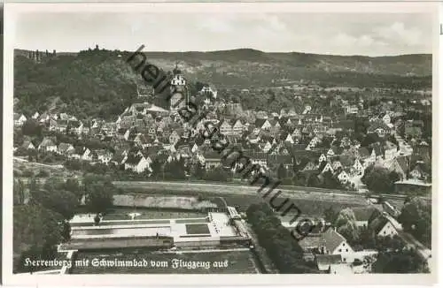 Herrenberg mit Schwimmbad vom Flugzeug aus - Foto-Ansichtskarte - Franckh-Verlag Stuttgart - Luftbild H. Sting