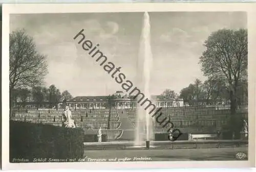 Potsdam - Schloss Sanssouci mit den Terrassen und grosser Fontaine - Foto-Ansichtskarte - Verlag Robert Hügel Berlin