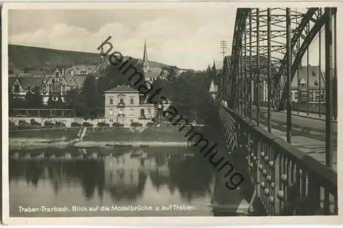 Traben-Trarbach - Blick auf die Moselbrücke und auf Traben - Foto-Ansichtskarte - Verlag C. & R. Henrich Traben-Trarbach