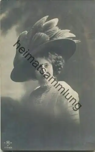 Frau mit Hut