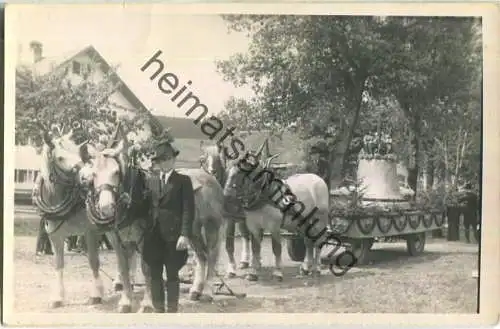 Vierspänner - vier Pferde - Wagen mit Kirchenglocke Glockenweihe 1952 - Foto-Ansichtskarte