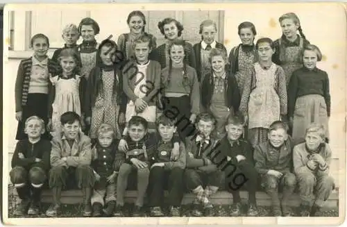 Schulklasse - Gebrauchsspuren - Foto-Ansichtskarte