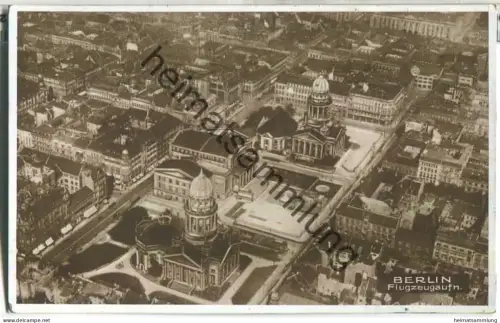 Berlin - Gendarmenmarkt - Schauspielhaus - Deutscher Dom - Französischer Dom - Fliegeraufnahme - Foto-Ansichtskarte