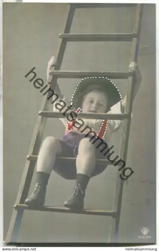 Junge auf der Leiter - coloriert - Prägedruck