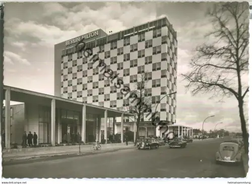 Berlin - Hilton Hotel - Foto-Ansichtskarte - Volkswagen - Hans Andres Verlag Berlin 50er Jahre
