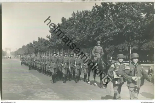 Deutsche Wehrmacht in Paris - Foto-Ansichtskarte 40er Jahre