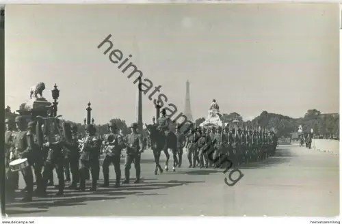 Deutsche Wehrmacht in Paris - Foto-Ansichtskarte 40er Jahre