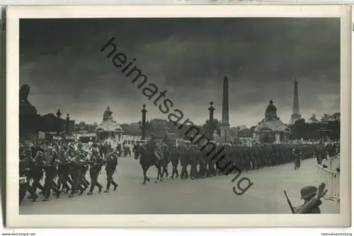 Deutsche Wehrmacht in Paris - Foto-Ansichtskarte 40er Jahre - Photo Pierre Dreville Paris Cite des Fleurs