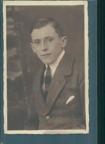 altes foto junger mann mit krawatte (Nr. 8670)