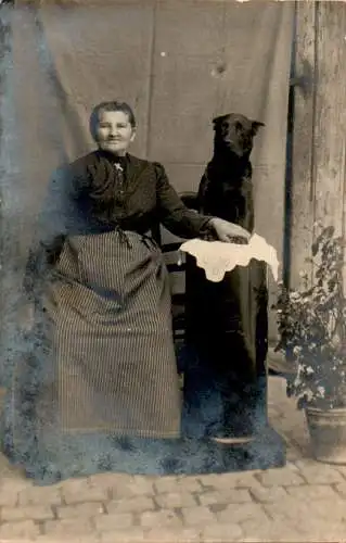 altes foto, dame mit hund (Nr. 9206)