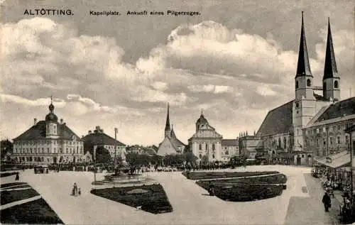 altötting, kapellplatz, ankunft eines pilgerzuges (Nr. 11922)