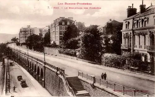 pau, le boulevard des pyrenees (Nr. 13574)