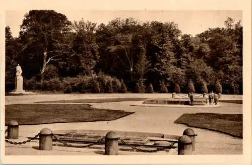 compiegne, clairiere de l'armistice, emplacement du train du marechal foch (Nr. 13627)