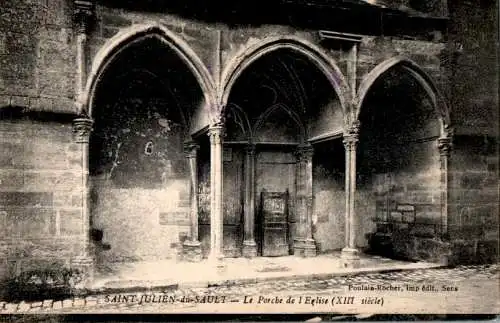 saint-julien du sault, la porche de l'eglise (Nr. 13636)