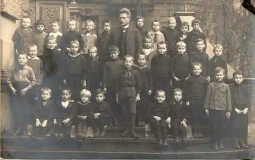 photograph heinemann, stuttgart, alte foto pk, mann mit kindern (Nr. 14696)