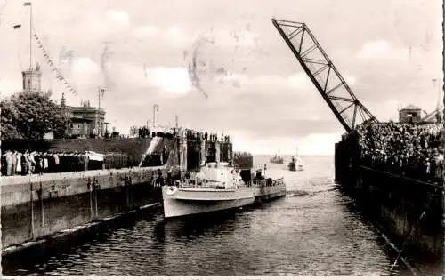 einlaufen der bundesmarine in wilhelmshaven am 6.6.1956 (Nr. 16183)