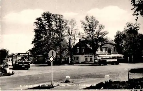 heidkrug mit bushaltestelle in neu-schönningstedt (Nr. 16541)