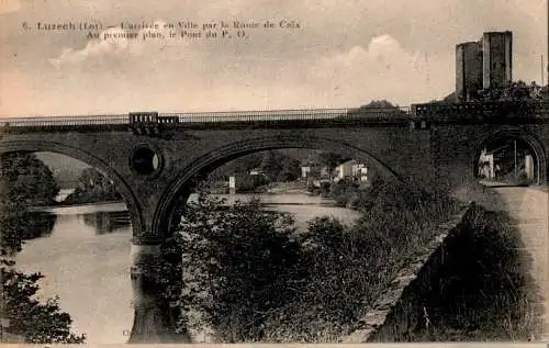 luzech (lot), l'arrivee en ville par la route de caix (Nr. 16960)