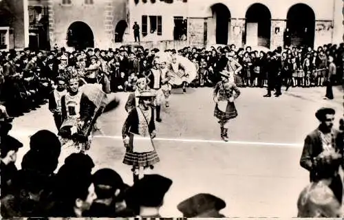 groupe de danseurs basques (Nr. 17088)