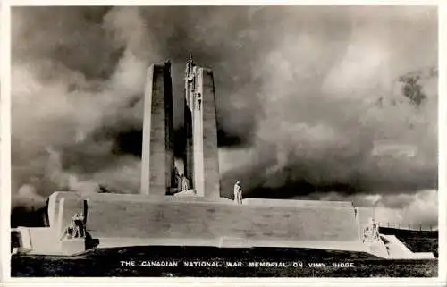 the canadian national war memorial on vimy ridge (Nr. 18533)