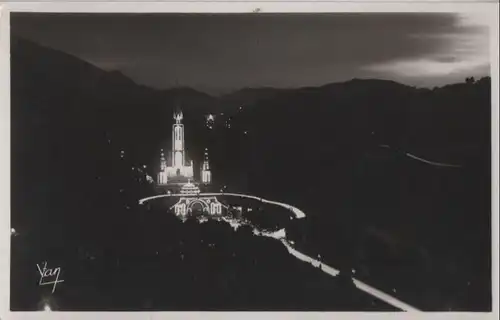 Frankreich - Frankreich - Lourdes - La Basilique la nuit - ca. 1955