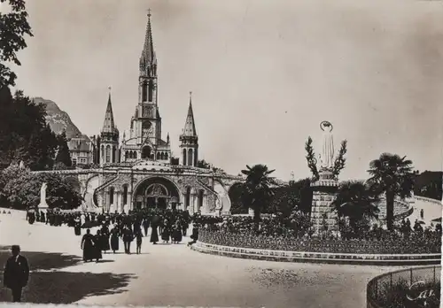 Frankreich - Frankreich - Lourdes - La Basilique et la Vierge couronnee - ca. 1965