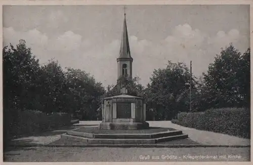 Gröditz - Kriegerdenkmal mit Kirche