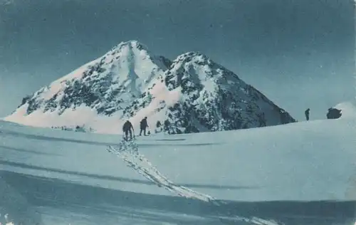 Skiwanderer im Hochgebirge - ca. 1955