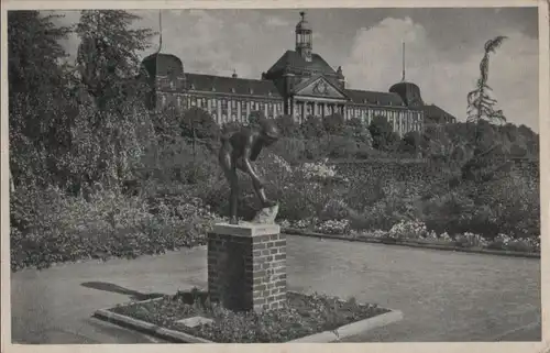 Düsseldorf - Rheinpark, Regierung, Sandalenbinderin - ca. 1950