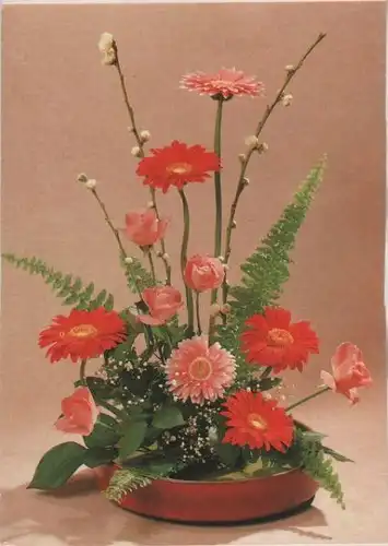 Gerbera und Rosen