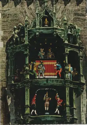 München - Glockenspiel am Rathausturm