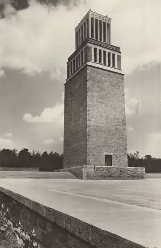 Buchenwald - Gedenkstätte, Turm mit Feierplatz