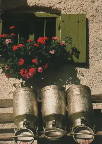 Milchkannen vor Fenster - 1976